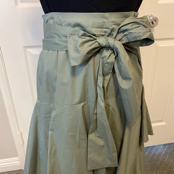 Vince Camuto, asymmetric, tiered, ruffled midi skirt with matching belt. SZ XS - Picture 4 of 11